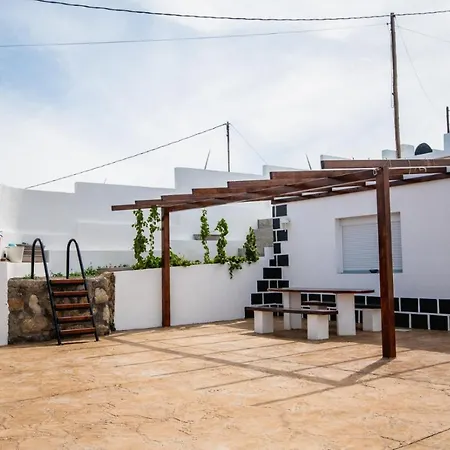 Διαμέρισμα House With Free Wi-Fi In A Shared Farm, Bbq, Community Pool In Tenerife Fasnia