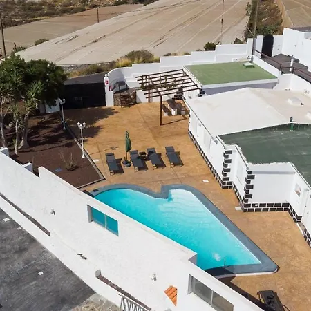 House With Free Wi-Fi In A Shared Farm, Bbq, Community Pool In Tenerife Διαμέρισμα