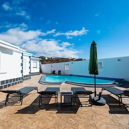House With Free Wi-Fi In A Shared Farm, Bbq, Community Pool In Tenerife * Fasnia