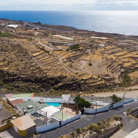House With Free Wi-Fi In A Shared Farm, Bbq, Community Pool In Tenerife *
