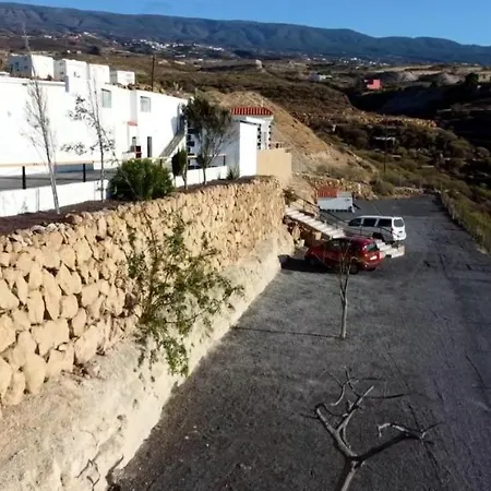 House With Free Wi-Fi In A Shared Farm, Bbq, Community Pool In Tenerife * Fasnia