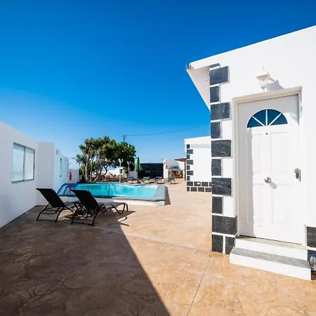 House With Free Wi-Fi In A Shared Farm, Bbq, Community Pool In Tenerife Διαμέρισμα Fasnia
