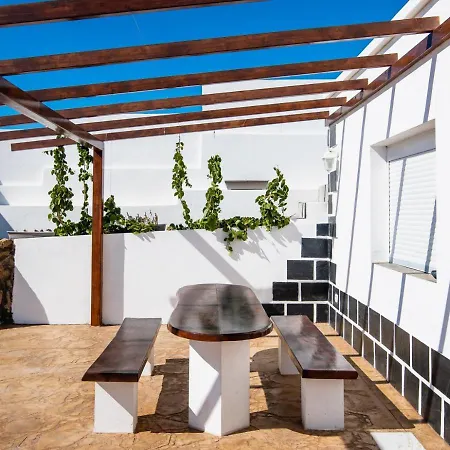 House With Free Wi-Fi In A Shared Farm, Bbq, Community Pool In Tenerife