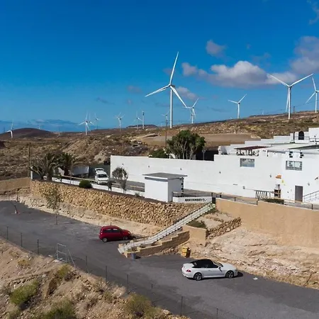 House With Free Wi-Fi In A Shared Farm, Bbq, Community Pool In Tenerife *