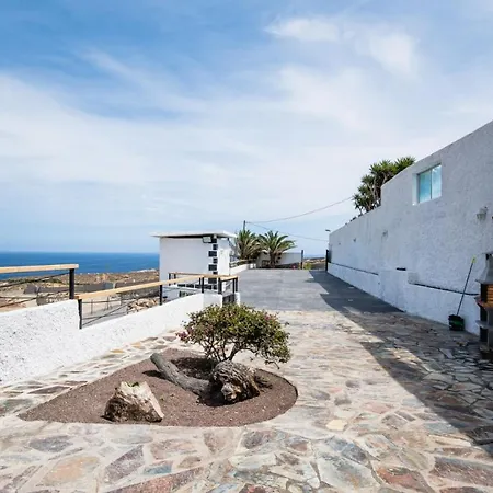 House With Free Wi-Fi In A Shared Farm, Bbq, Community Pool In Tenerife *