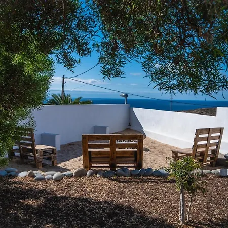 House With Free Wi-Fi In A Shared Farm, Bbq, Community Pool In Tenerife Fasnia