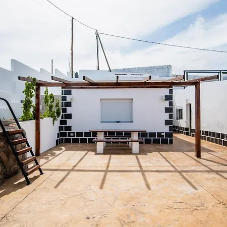 Lejlighed House With Free Wi-Fi In A Shared Farm, Bbq, Community Pool In Tenerife *
