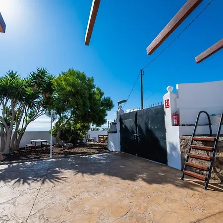 House With Free Wi-Fi In A Shared Farm, Bbq, Community Pool In Tenerife * Fasnia